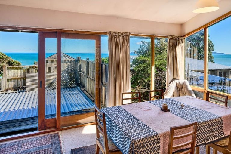 Photo of property in 21 Wellington Road, Paekakariki, 5034