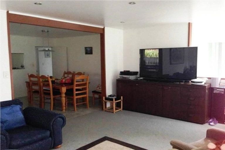 Photo of property in 19 Halberg Street, Glenfield, Auckland, 0629