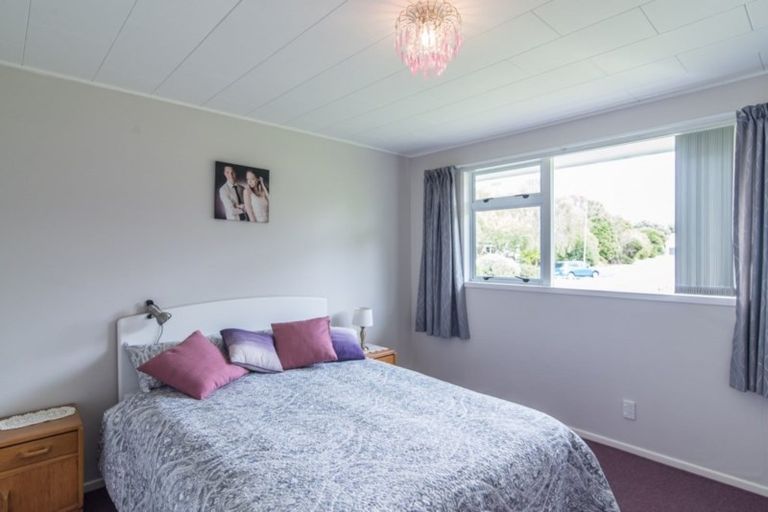 Photo of property in 9 Lesley Grove, Waikanae, 5036