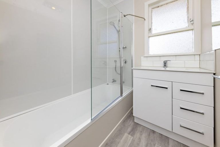 Photo of property in 14 Gainsborough Street, Manurewa, Auckland, 2102