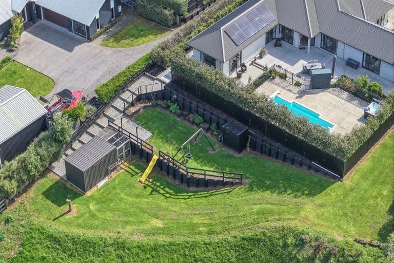 Photo of property in 12 Calderwood Close, Waiuku, 2123