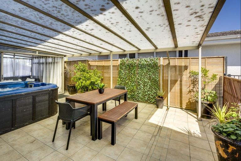 Photo of property in 4/8 Lee Road, Taradale, Napier, 4112