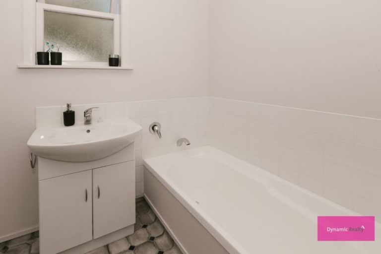 Photo of property in 11 Lewis Place, Highbury, Palmerston North, 4412