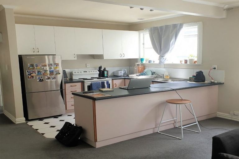 Photo of property in 1/126 The Parade, Island Bay, Wellington, 6023