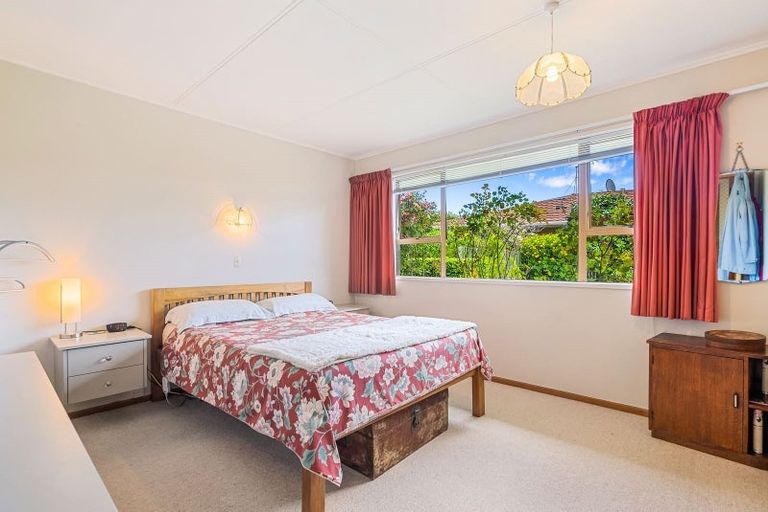 Photo of property in 20 Rewarewa Crescent, Waikanae, 5036