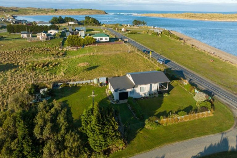 Photo of property in 4 Mersey Street, Fortrose, Invercargill, 9875