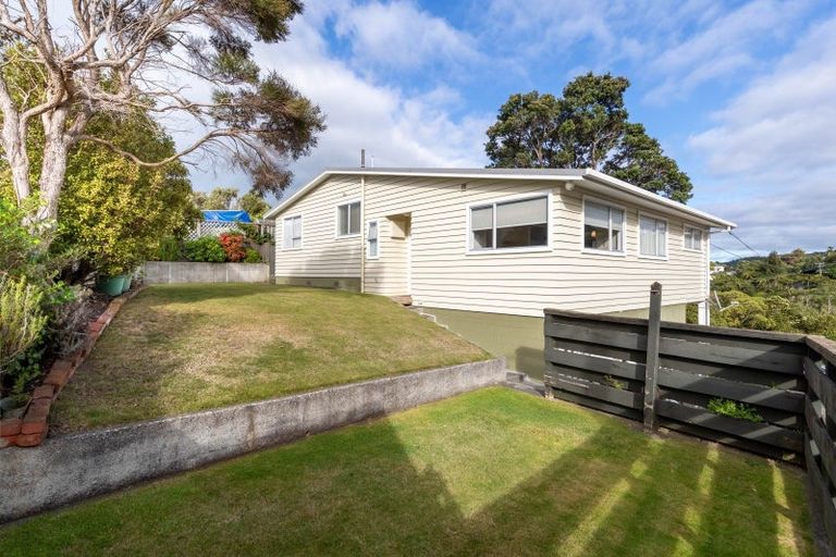Photo of property in 14 Akatea Road, Korokoro, Lower Hutt, 5012