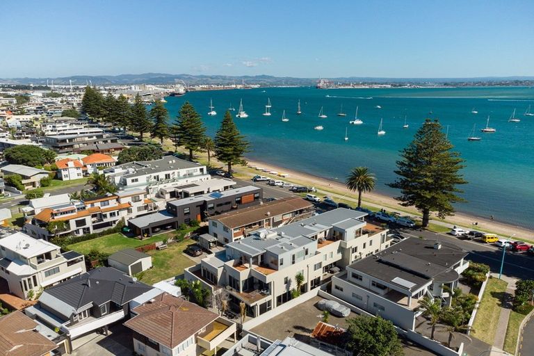 Photo of property in 11 The Mall, Mount Maunganui, 3116