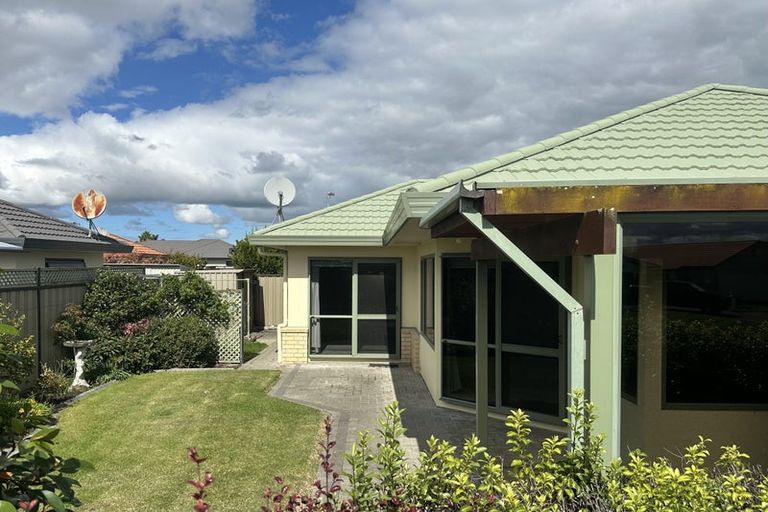 Photo of property in 11 Addington Place, Taradale, Napier, 4112