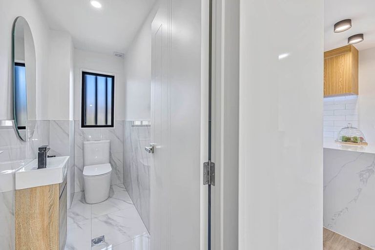 Photo of property in 27 Carole Crescent, Pakuranga, Auckland, 2010