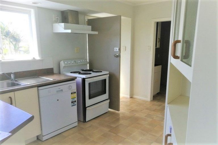 Photo of property in 2/3 Bruce Road, Glenfield, Auckland, 0629