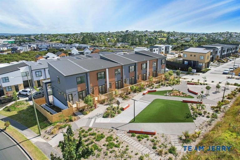 Photo of property in 1 Heketara Way, Massey, 0614