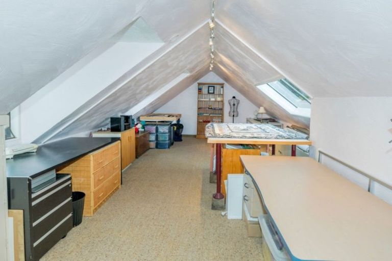 Photo of property in 4a Rewarewa Crescent, Waikanae, 5036