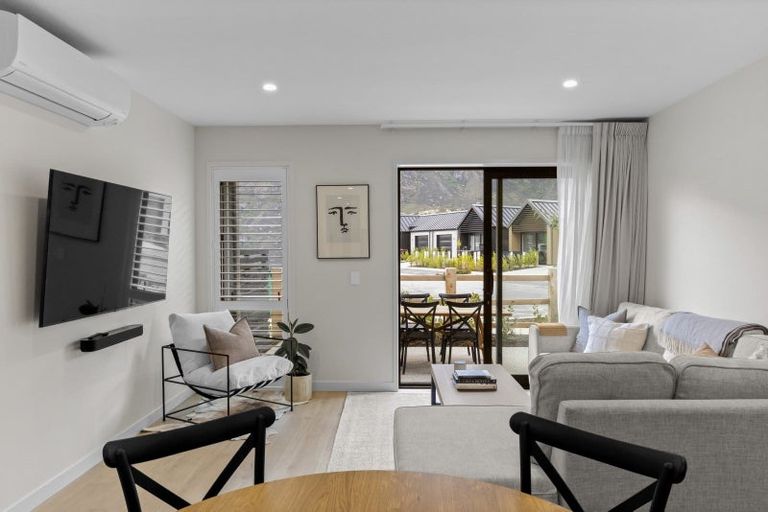 Photo of property in 2 Mcgibbon Lane, Jacks Point, 9371