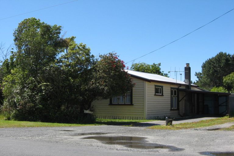 Photo of property in 1 Coates Street, Westport, 7825