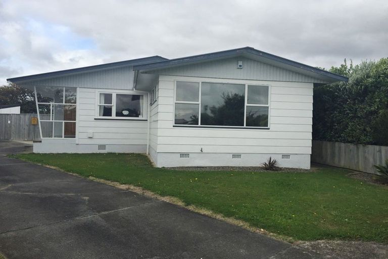 Photo of property in 5 Jones Place, Highbury, Palmerston North, 4412