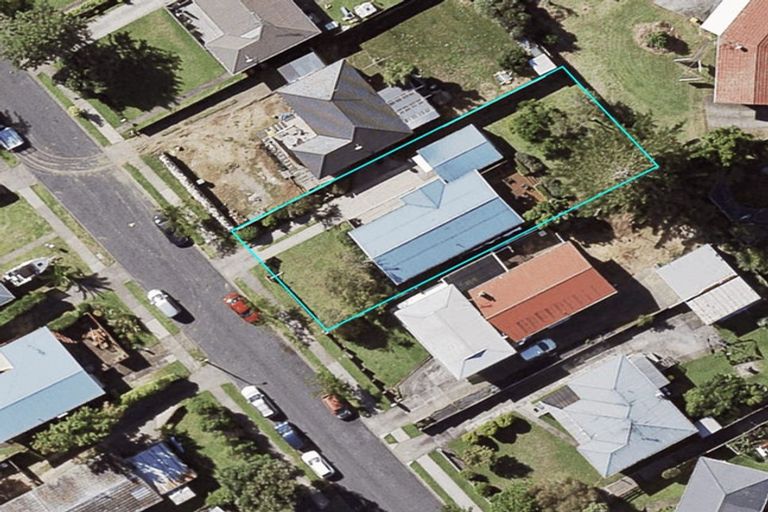 Photo of property in 39 Megan Avenue, Pakuranga Heights, Auckland, 2010