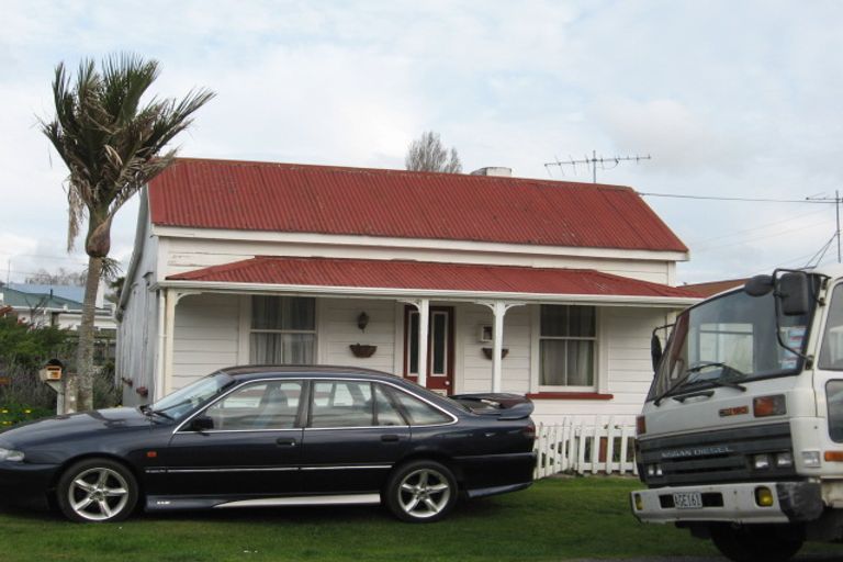 Photo of property in 22 Watt Street, Coromandel, 3506