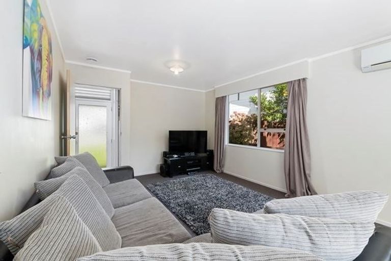 Photo of property in 42a Hicks Close, Whitby, Porirua, 5024