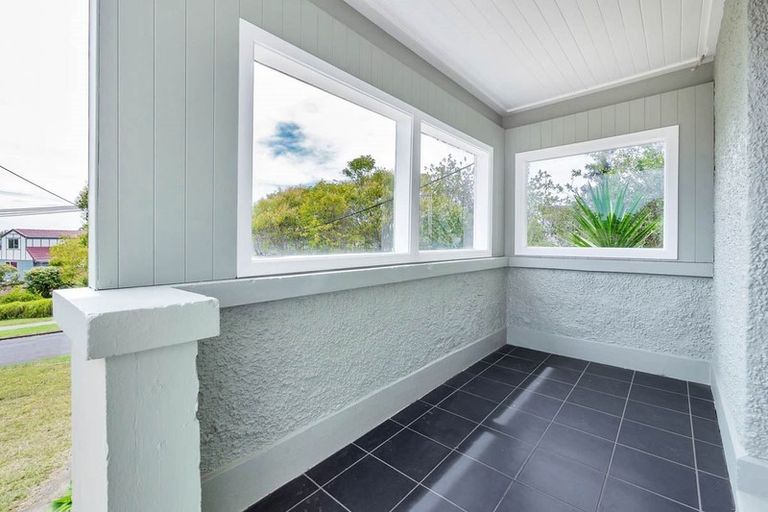 Photo of property in 19 Craigbank Avenue, New Lynn, Auckland, 0600