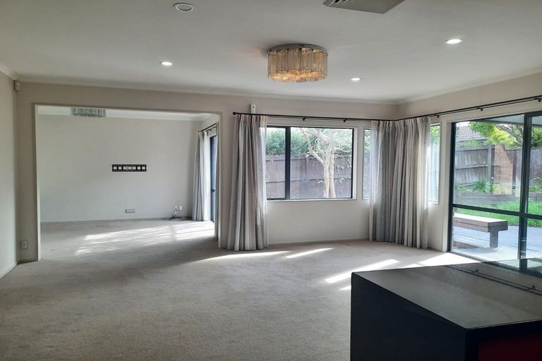 Photo of property in 4 Middlefield Drive, East Tamaki Heights, Auckland, 2016