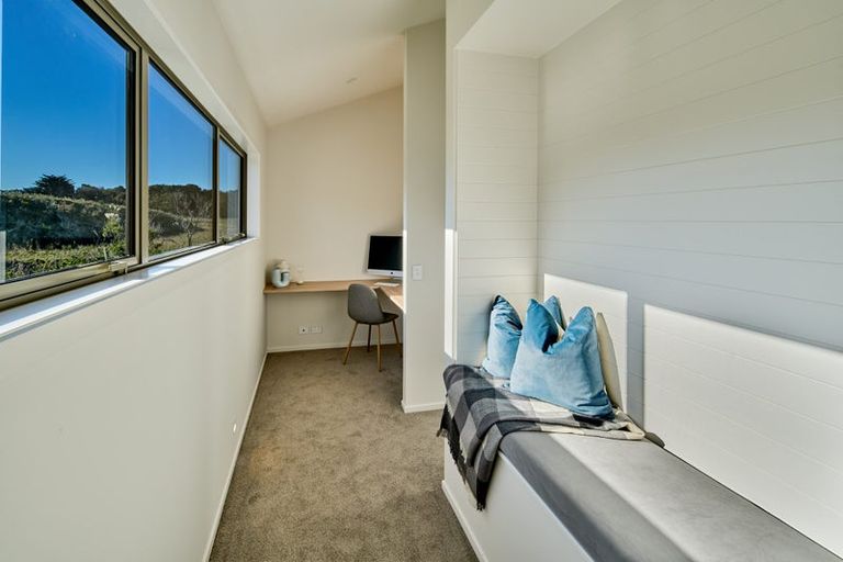 Photo of property in 26 Koreke Close, Kenepuru, Porirua, 5022