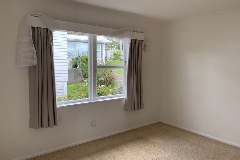 Photo of property in 16 Angell Street, Johnsonville, Wellington, 6037