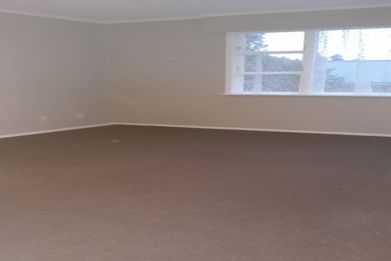 Photo of property in 5 Alder Place, Newlands, Wellington, 6037