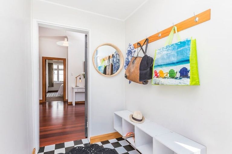 Photo of property in 224 The Parade, Island Bay, Wellington, 6023