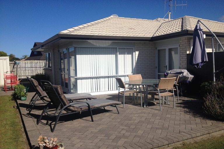 Photo of property in 49 Gravatt Road, Papamoa Beach, Papamoa, 3118