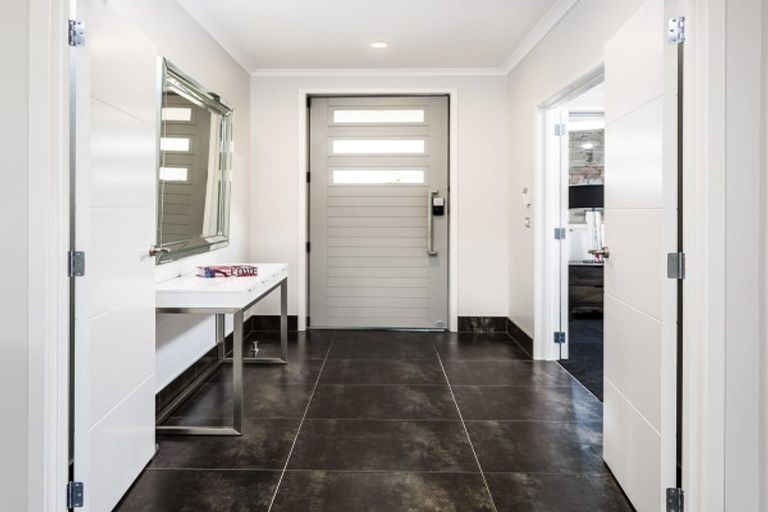 Photo of property in 7 Paapaka Way, Waiuku, 2123