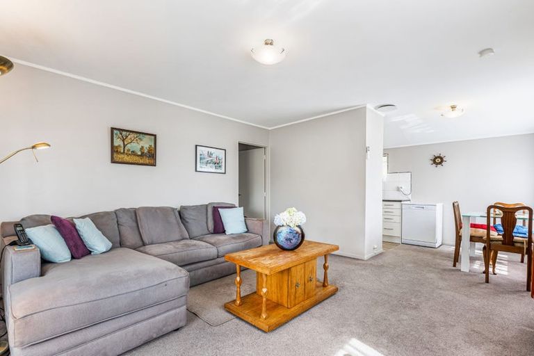 Photo of property in 2/6 Helena Street, Massey, Auckland, 0614