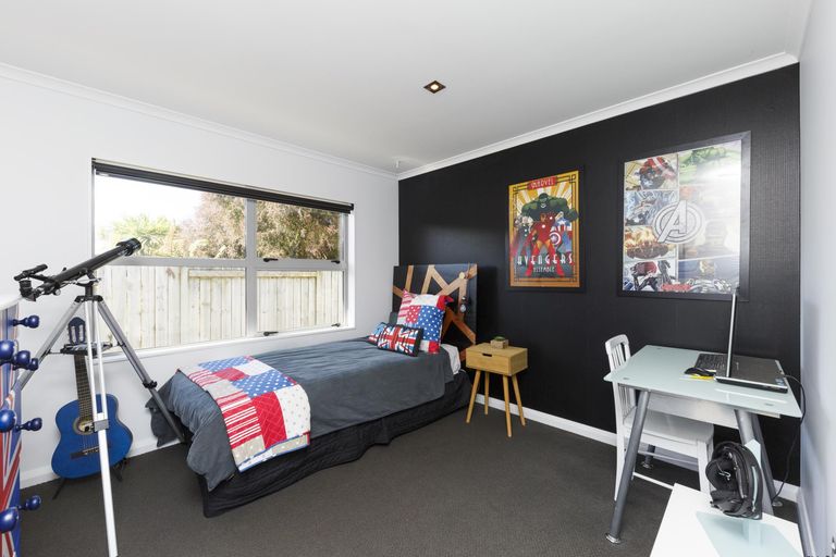 Photo of property in 31 Pegasus Place, Kelvin Grove, Palmerston North, 4414