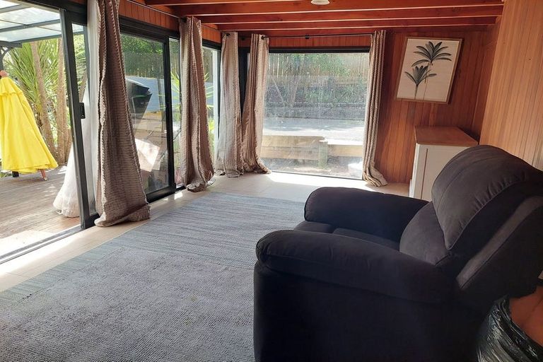Photo of property in 1 Willowbrook Place, Titirangi, Auckland, 0604