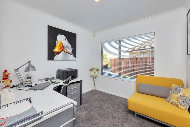 Photo of property in 15 Russett Grove, Henderson, Auckland, 0612