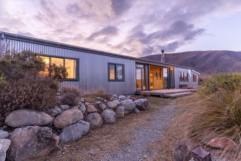 Photo of property in 320 Manuka Terrace, Ben Ohau, Twizel, 7999