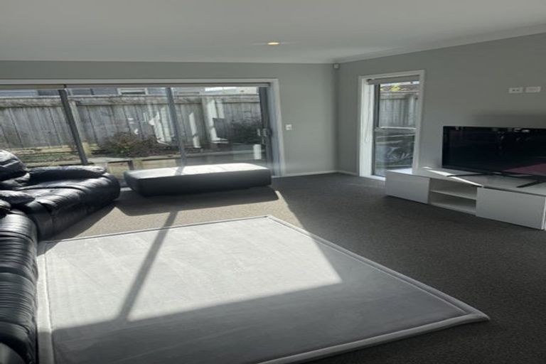 Photo of property in 92 Endeavour Drive, Whitby, Porirua, 5024