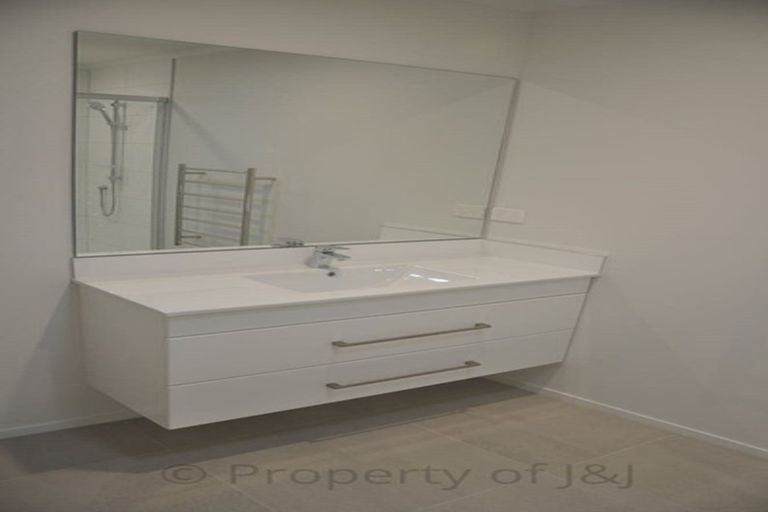 Photo of property in 14/9u Surrey Street, Tawa, Wellington, 5028