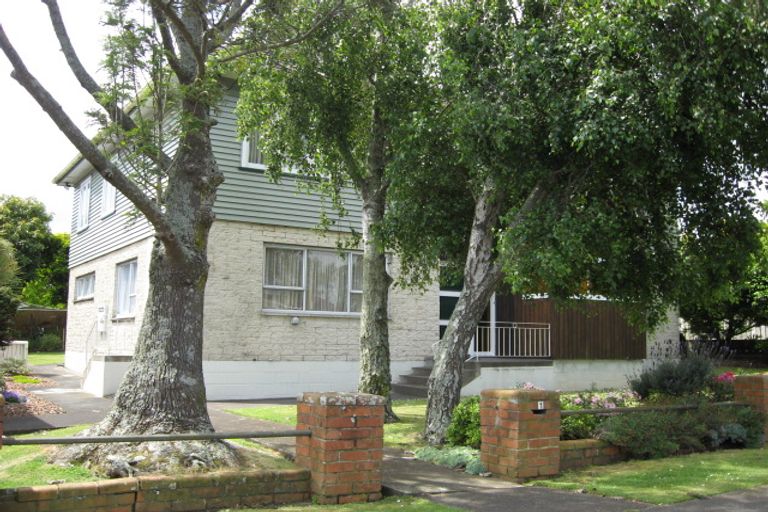 Photo of property in 1 Rimu Road, Mangere Bridge, Auckland, 2022