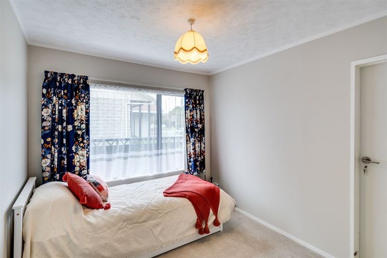 Photo of property in 24 Hetley Crescent, Taradale, Napier, 4112