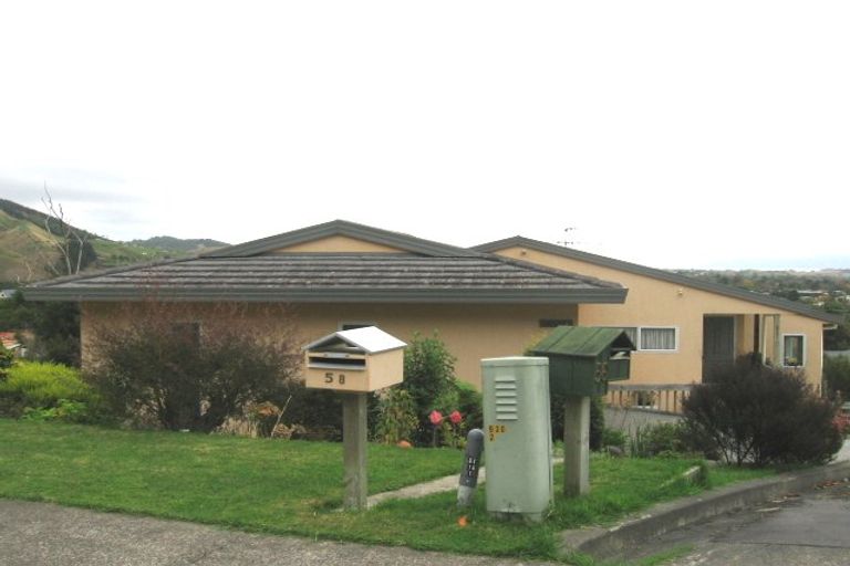 Photo of property in 58 Kakariki Grove, Waikanae, 5036