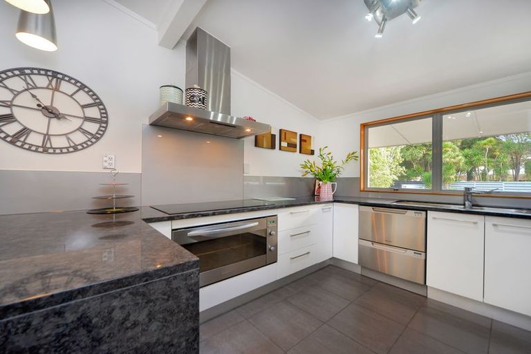 Photo of property in 48a Konini Road, Titirangi, Auckland, 0604