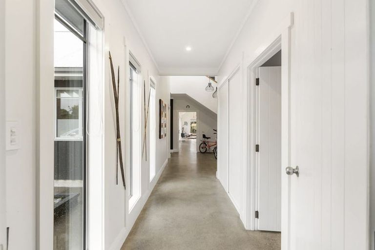 Photo of property in 104 Foster Road, Kumeu, 0891