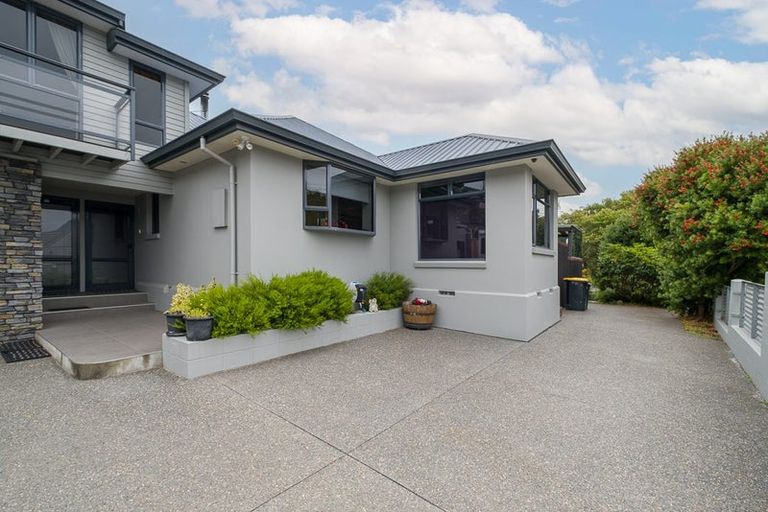 Photo of property in 2 Whaka Terrace, Huntsbury, Christchurch, 8022