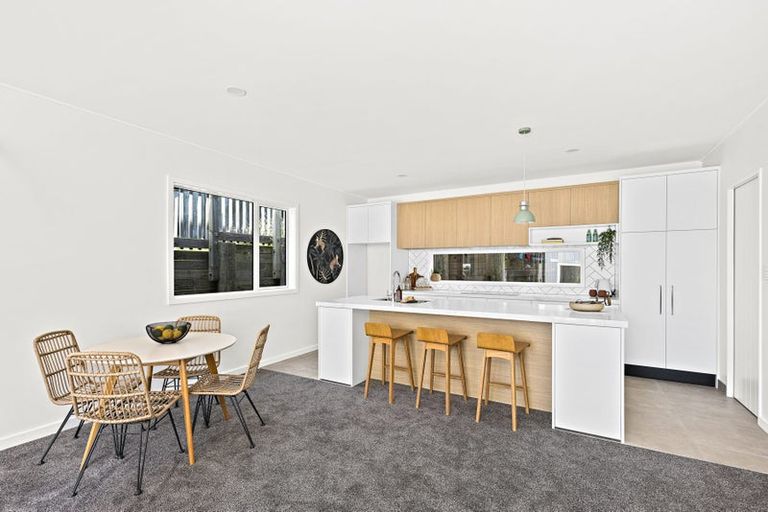 Photo of property in 7 The Bays Rise, Murrays Bay, Auckland, 0630