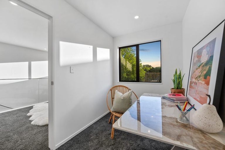 Photo of property in 29 Mirrabooka Avenue, Botany Downs, Auckland, 2010