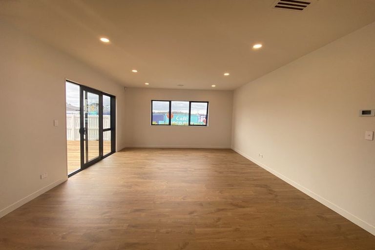 Photo of property in 1 Pukeko Road, Hobsonville, Auckland, 0616