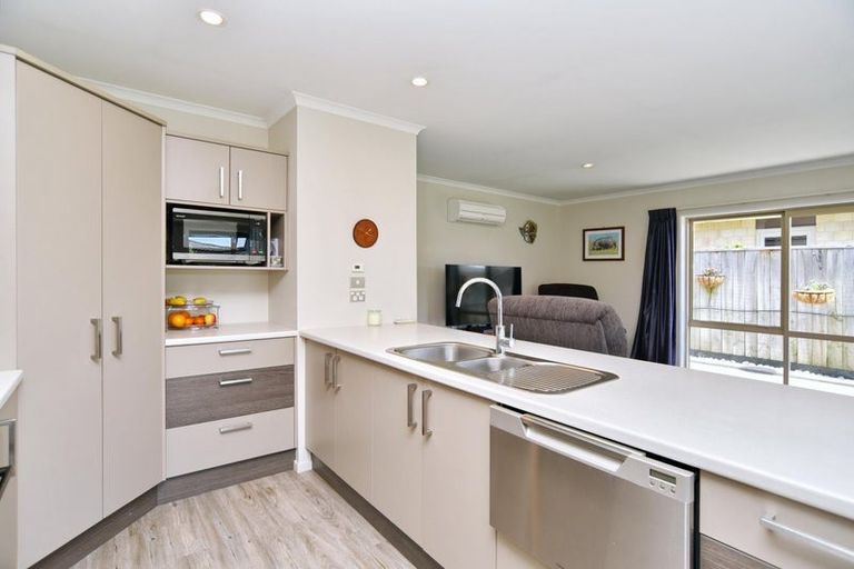 Photo of property in 28/3 Reeves Road, Rangiora, 7400