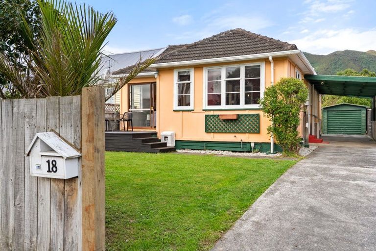 Photo of property in 18 Atiawa Crescent, Waiwhetu, Lower Hutt, 5010