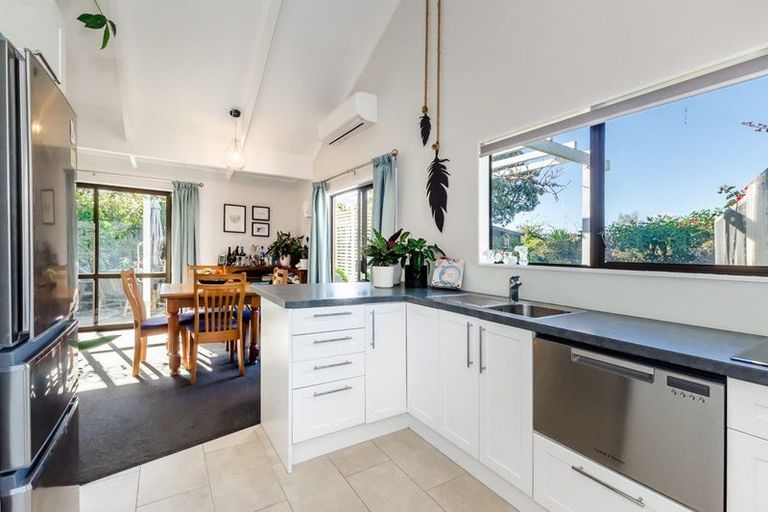 Photo of property in 34 Olive Terrace, Paraparaumu Beach, Paraparaumu, 5032